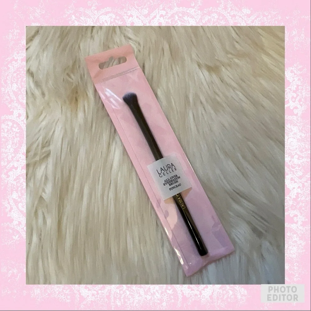 Laura Geller All-Over Eyeshadow Brush - New in Package